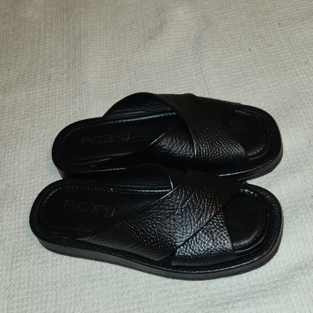 Picapy black pebbled leather criss-cross sandals